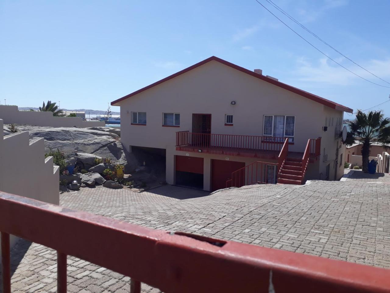 Starfish Guesthouse Людериц Экстерьер фото